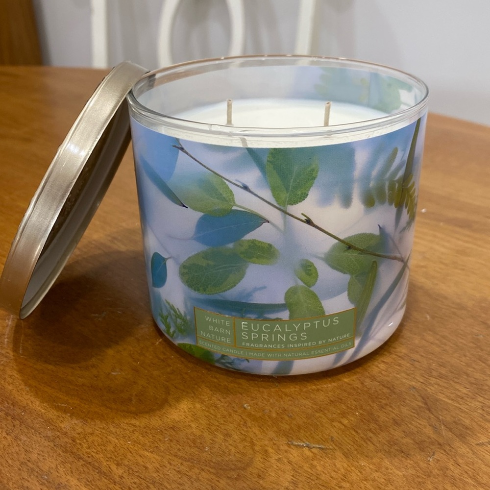 NWT.  Bath & Body Works, (White Barn), 3-wick candle.